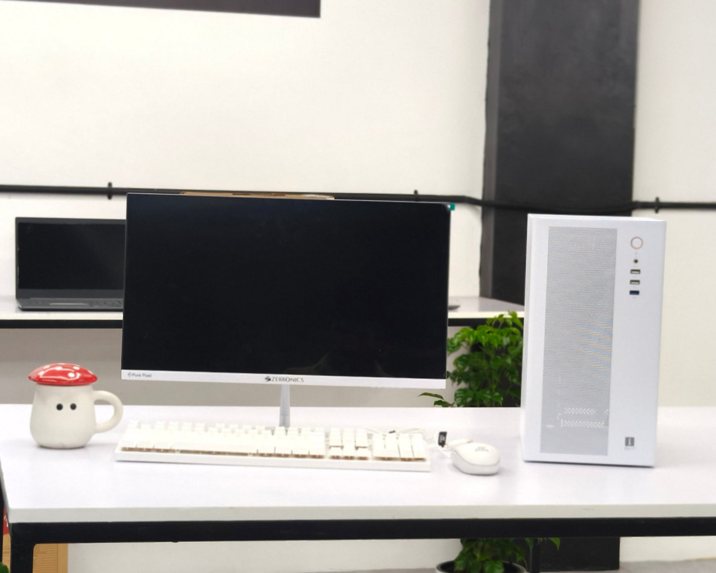 Intel core I5 8th Gen (8 GB Ram,256 GB SSD, 1TB HDD) 22 inch Monitor, Keyboard and Mouse- 3 Years Warranty