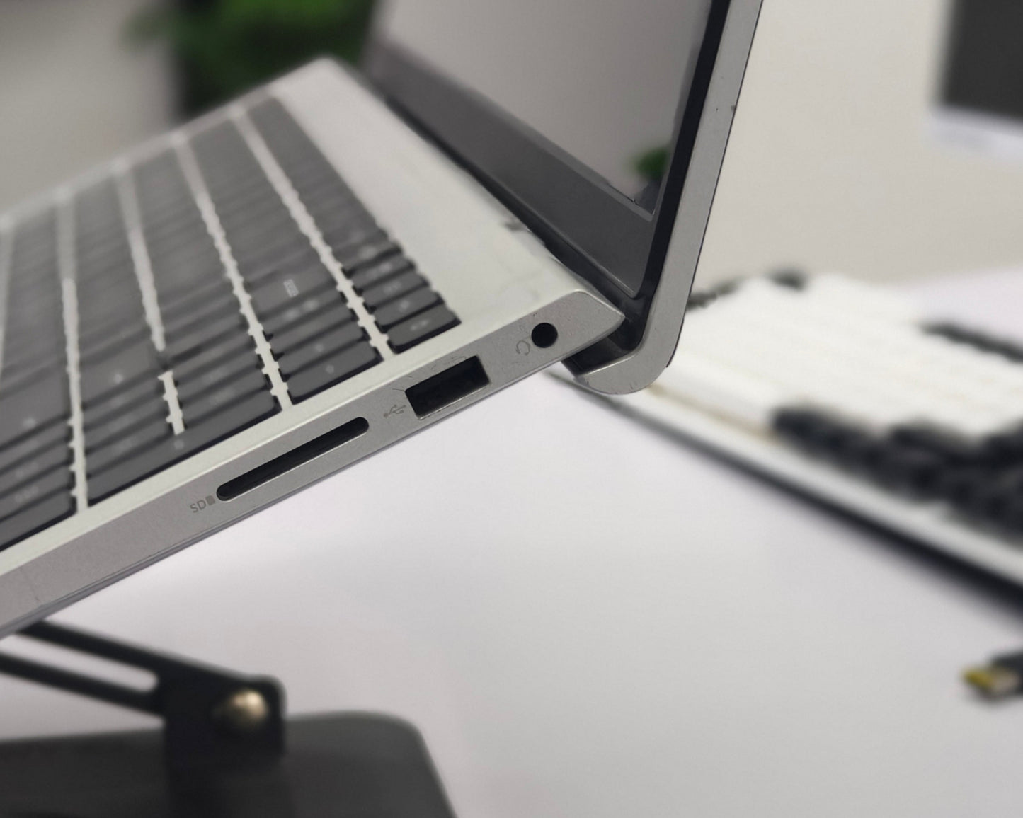 Dell Inspiron 15 3530 i5 13th Gen (16 GB RAM,512 GB SSD, 8GB Onboard UHD Graphics) - 1 Year Warranty (Demo)