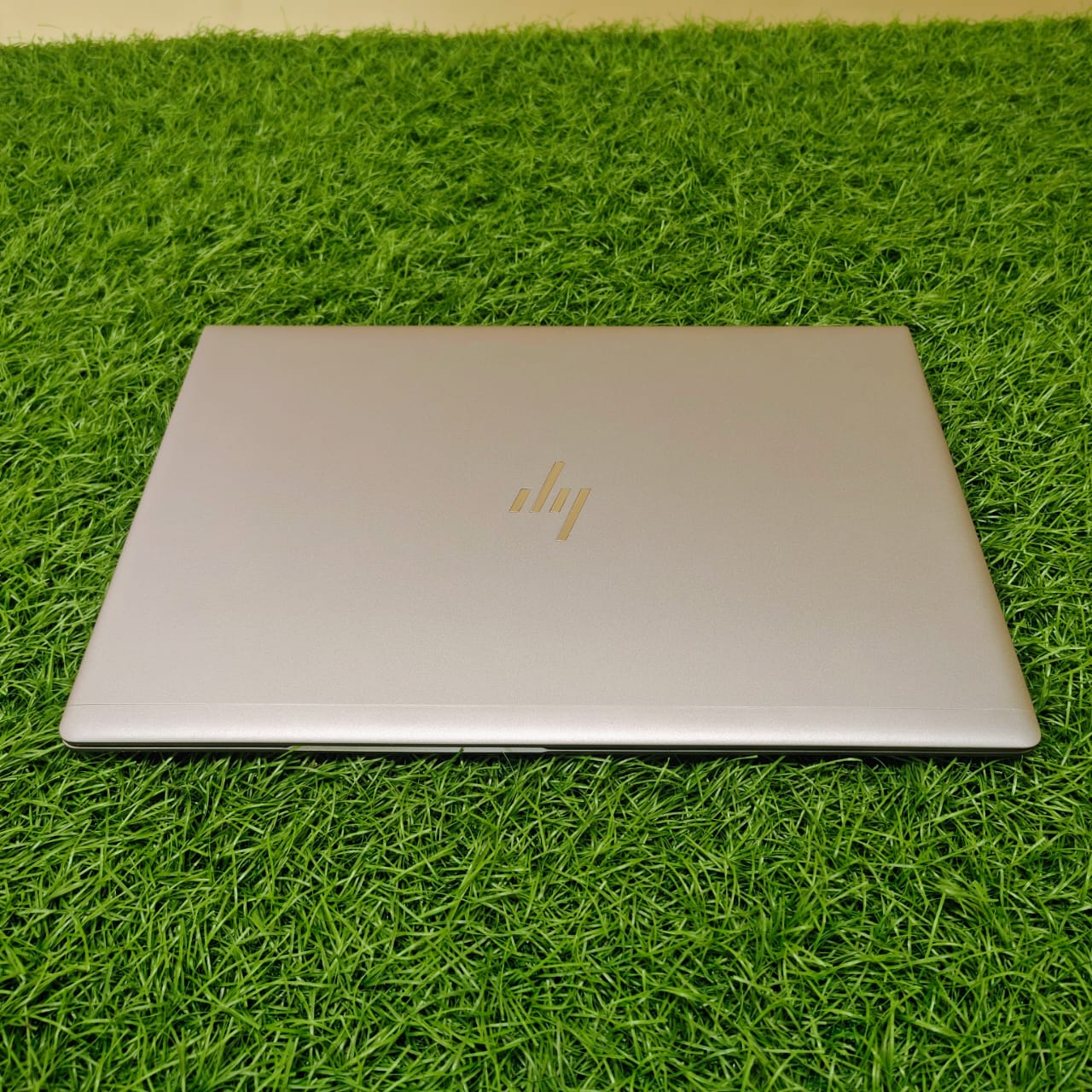 HP ZBook 15u G6 Workstation Laptop i7 8th Gen(16 GB Ram,512 GB Nvme SSD,4 GB Graphics card AMD Radeon)