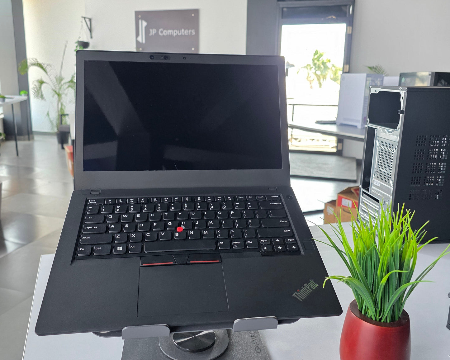 Lenovo ThinkPad T470  i5 7th gen (8 Gb RAM, 256 GB SSD,4 Gb Onboard  UHD Graphics ) - 1 year warranty (Refurbished)