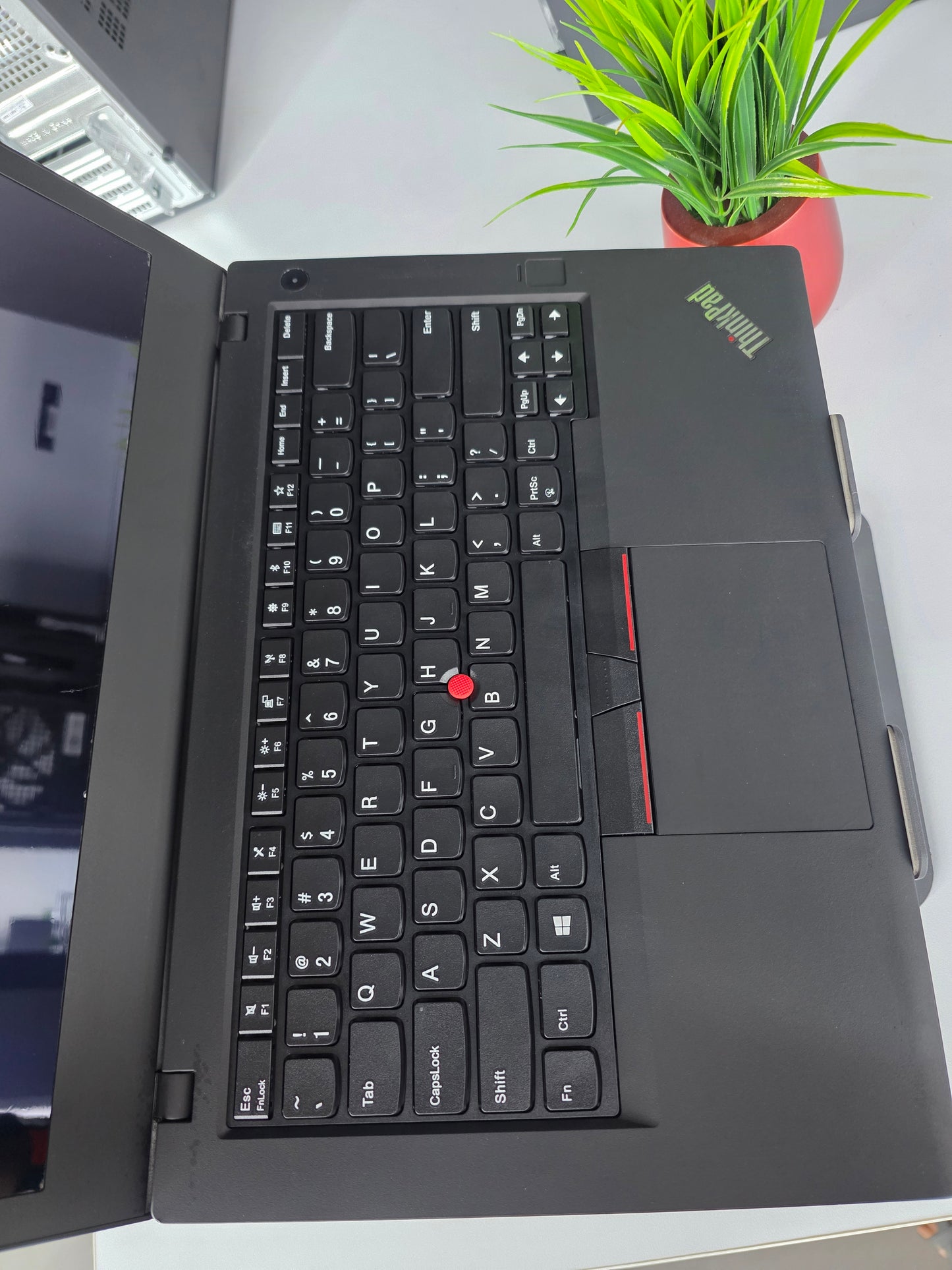 Lenovo ThinkPad T470  i5 7th gen (8 Gb RAM, 256 GB SSD,4 Gb Onboard  UHD Graphics ) - 1 year warranty (Refurbished)