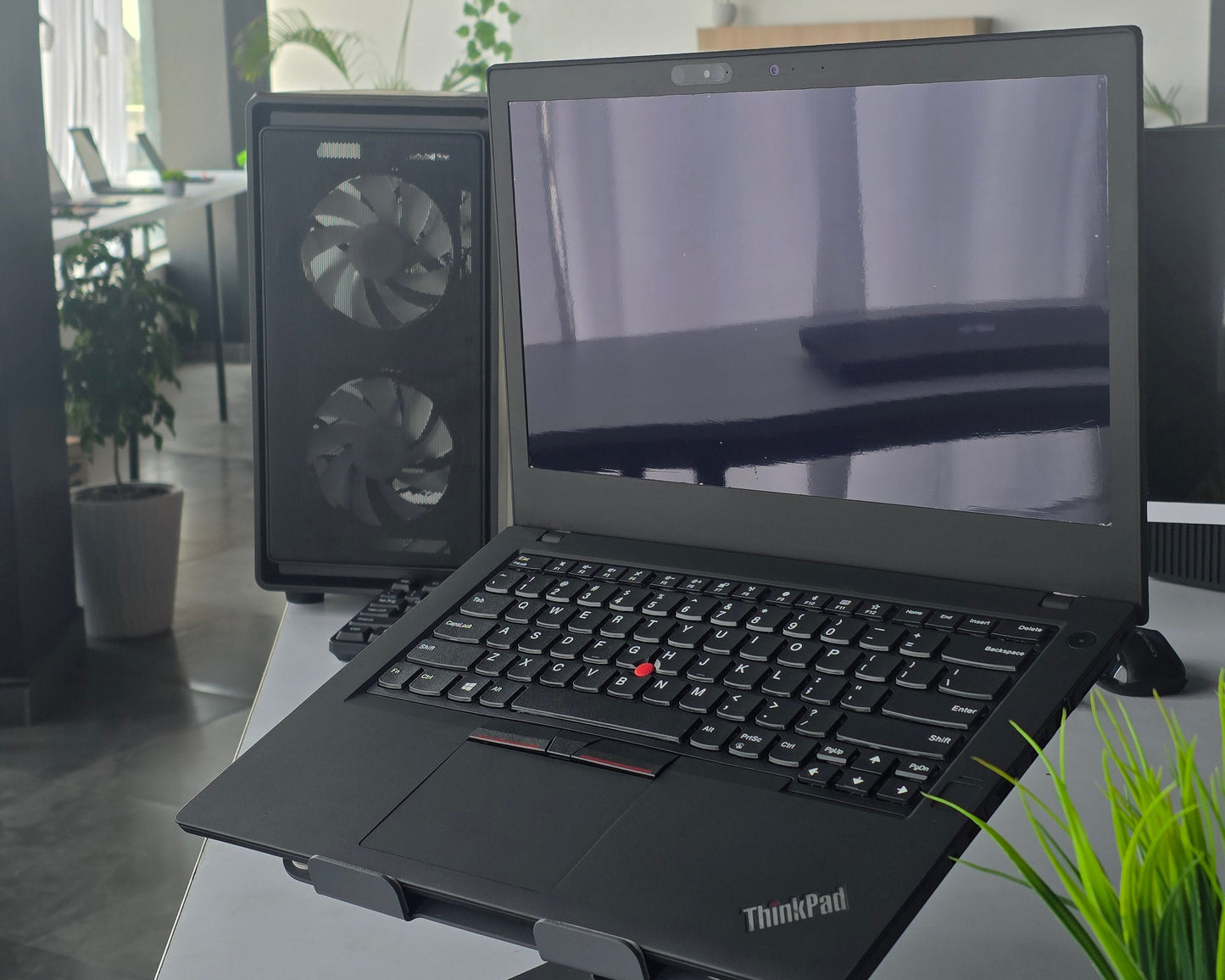 Lenovo ThinkPad T470  i5 7th gen (8 Gb RAM, 256 GB SSD,4 Gb Onboard  UHD Graphics ) - 1 year warranty (Refurbished)