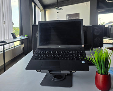 HP 15 i3 7th Gen (8 GB RAM,256 GB,Onboard UHD Graphics) - 1 Year Warranty (Refurbished)