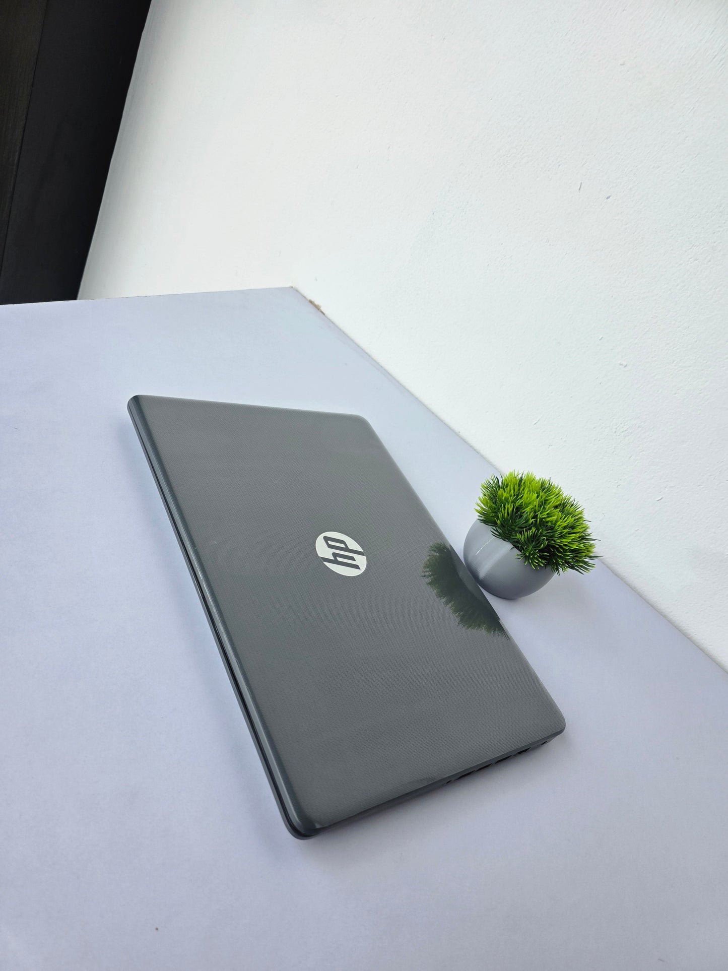 Hp Laptop 14q i5 8th Gen (8 GB RAM,256 GB SSD, 1 TB HDD, Onboard UHD Graphics) - 1 Year Warranty (Refurbished)