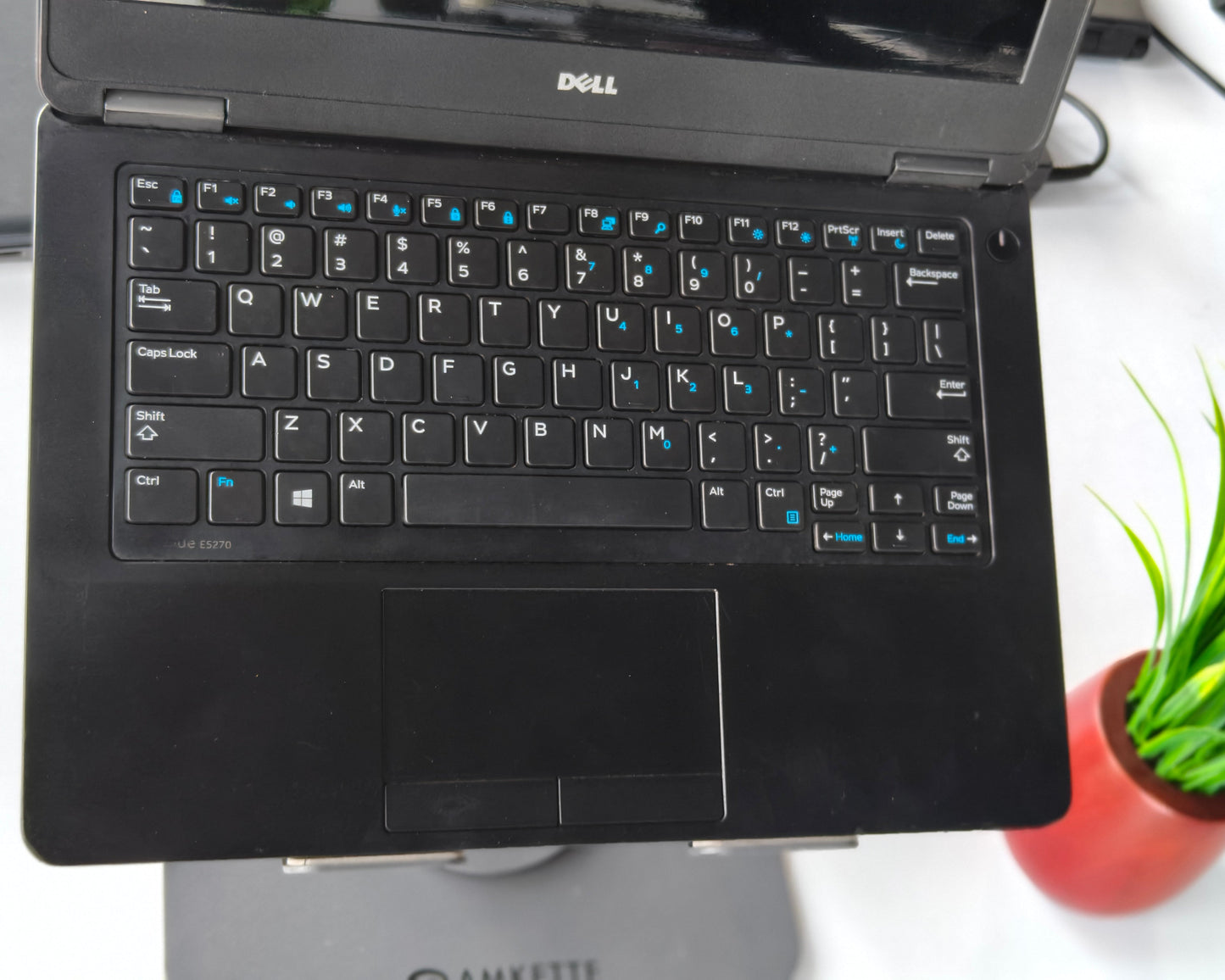 Dell Latitude E5270 i5 6th Gen (8 GB RAM,256 GB SSD,Onboard UHD Graphics) - 1 Year Warranty (Refurbished)