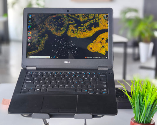 Dell Latitude E5270 i5 6th Gen (8 GB RAM,256 GB SSD,Onboard UHD Graphics) - 1 Year Warranty (Refurbished)