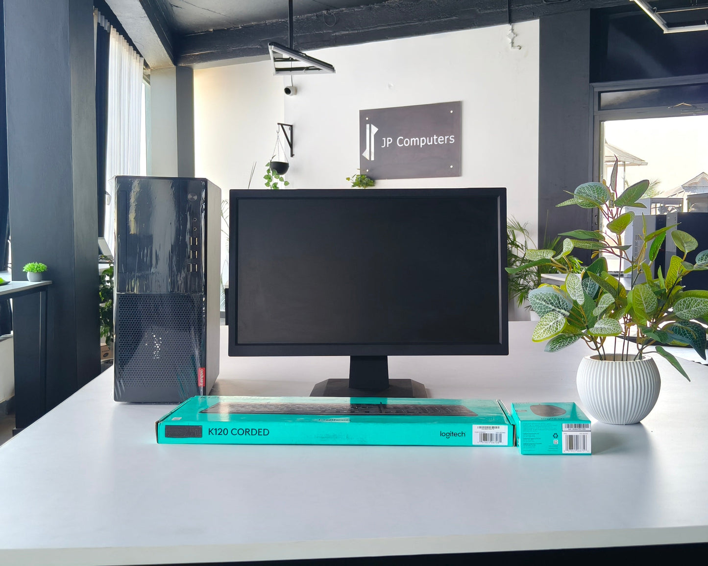 intel core i5 6th Gen (8 GB Ram,256 GB SSD, 1000GB HDD, 4GB Onboard UHD Graphics) 19 inch Monitor, Keyboard and Mouse- 3 Year Warranty