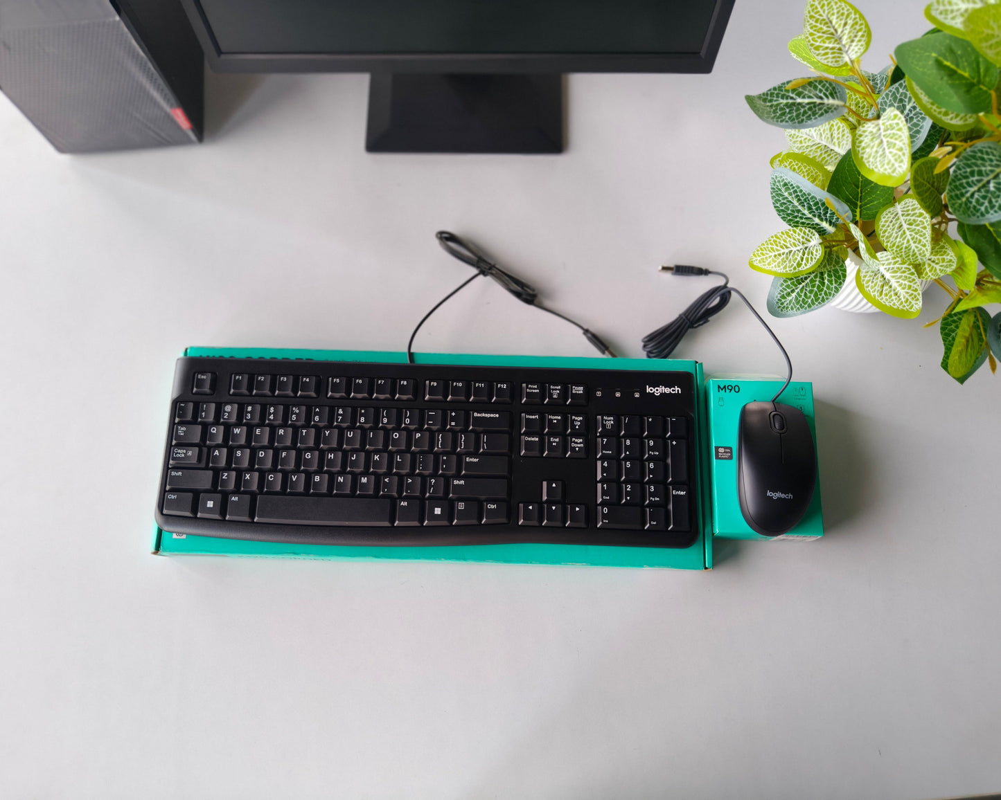 intel core i5 6th Gen (8 GB Ram,256 GB SSD, 1000GB HDD, 4GB Onboard UHD Graphics) 19 inch Monitor, Keyboard and Mouse- 3 Year Warranty