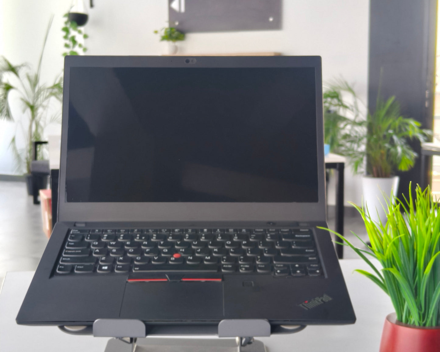 Lenovo ThinkPad T490 i5 8th Gen(16/512/4 Gb UHD Graphics) 1 year warranty -(Refurbished)