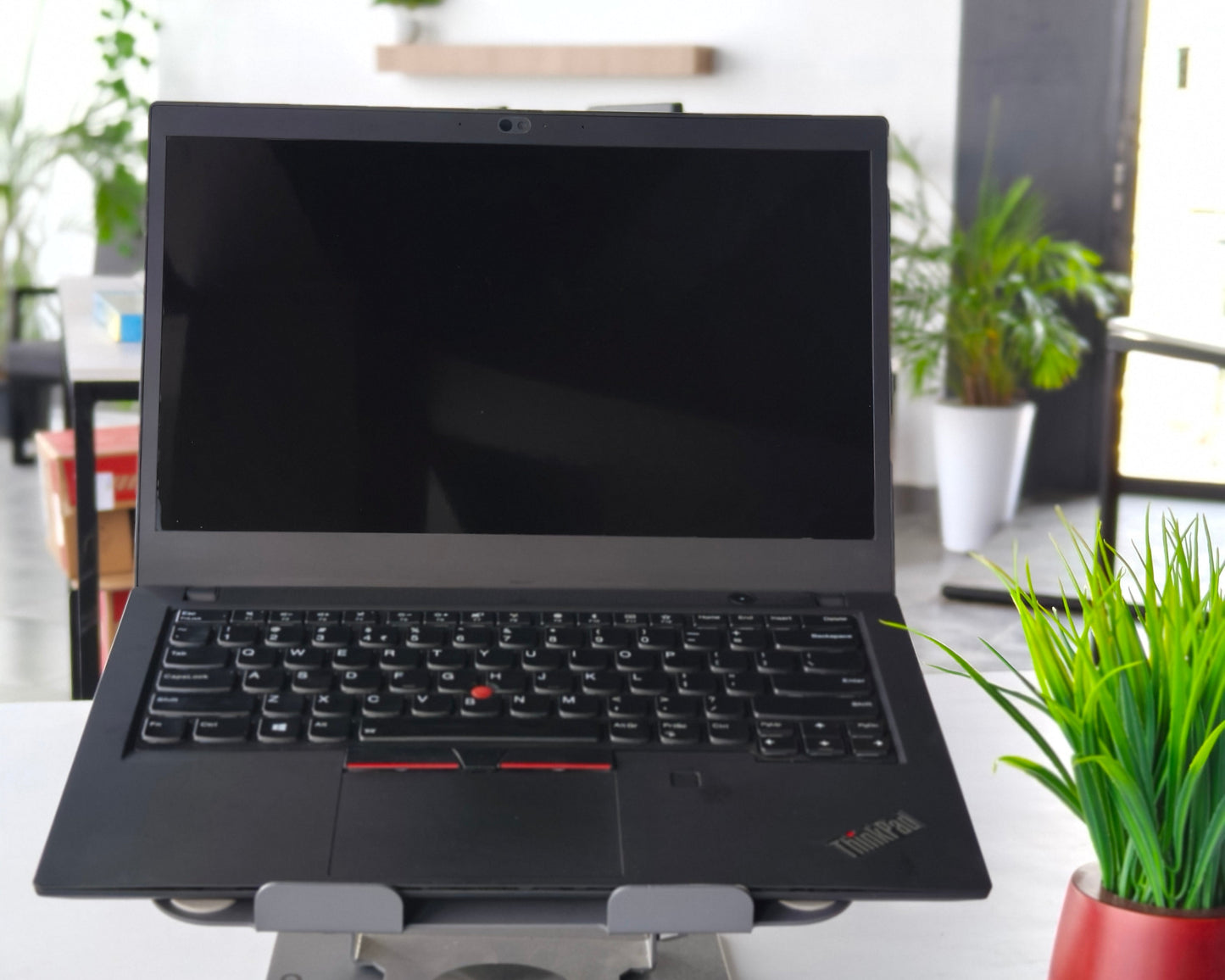 Lenovo ThinkPad T490 i5 8th Gen(16/512/4 Gb UHD Graphics) 1 year warranty -(Refurbished)