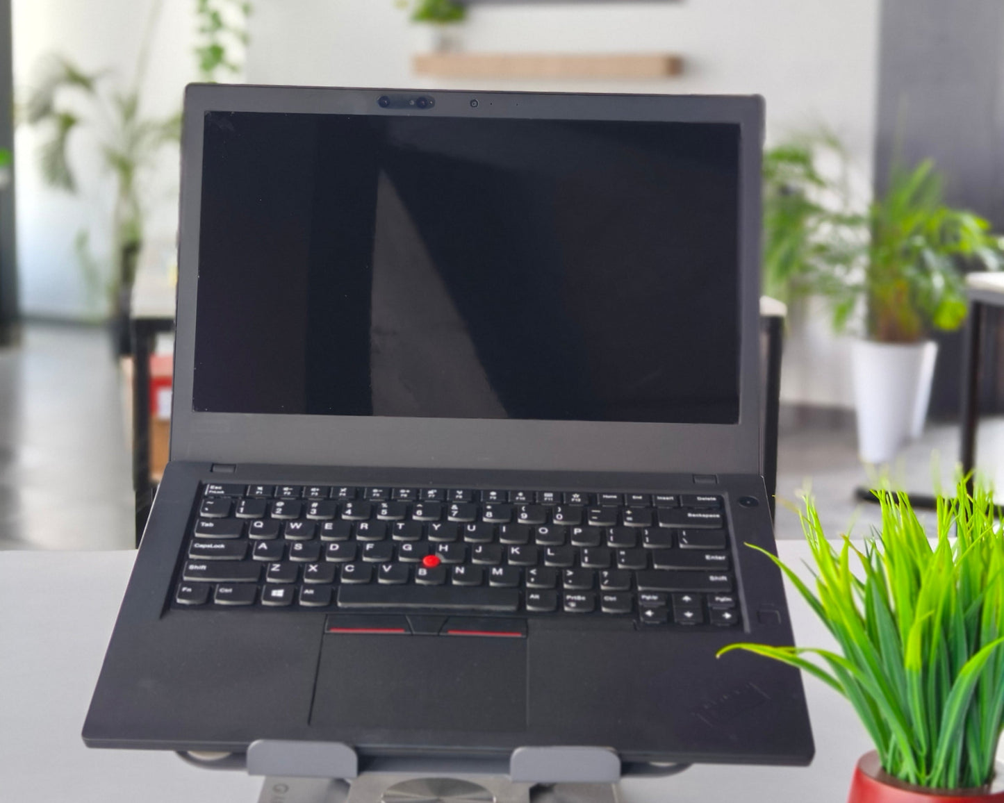 Lenovo ThinkPad T480  i5 8th gen (8 GB RAM,256 GB NVme,4 Gb Onboard UHD Graphics) - 1 Year Warranty (Refurbished)