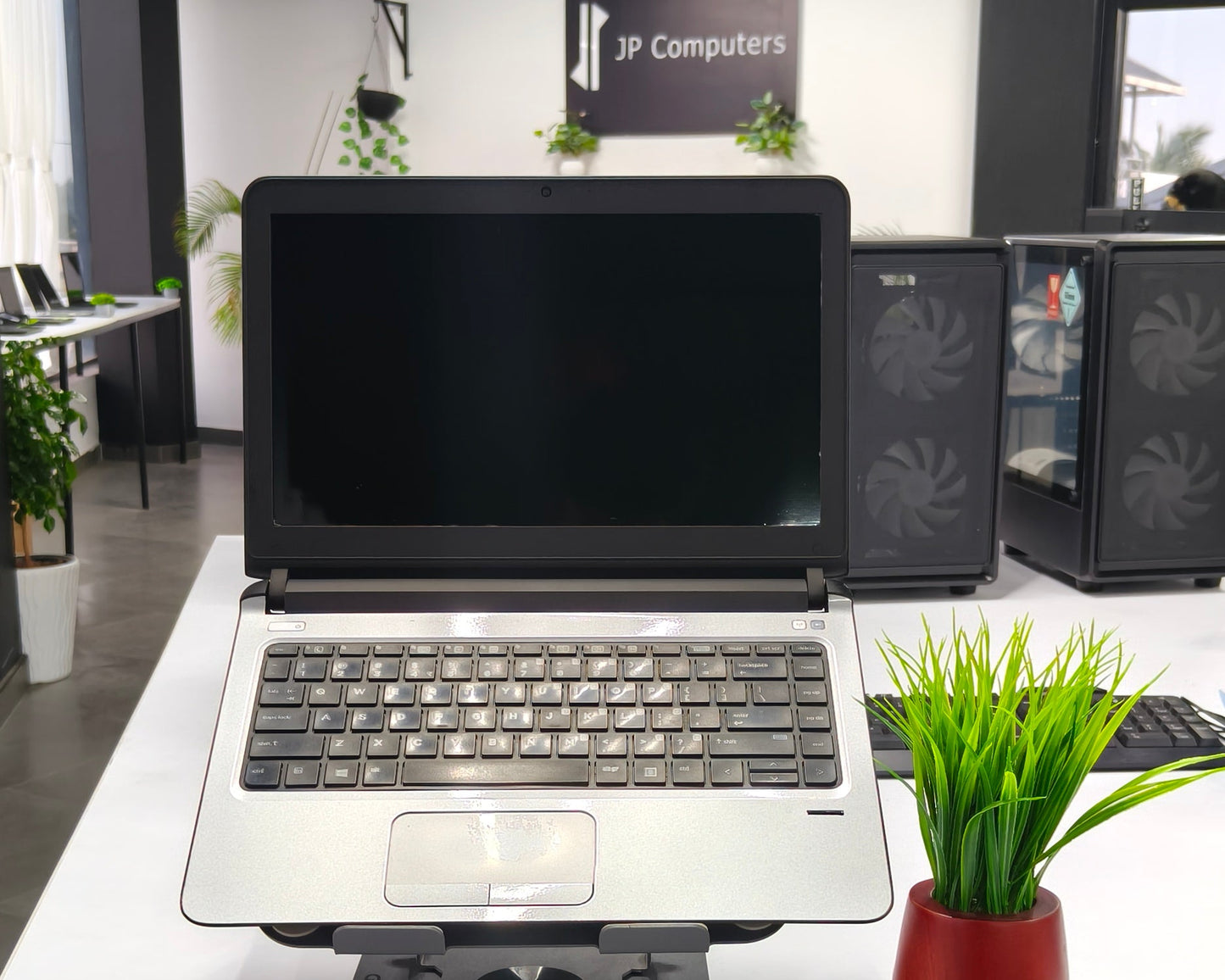 HP Probook 430 G3 i5 6th Gen(8GB RAM, 256GB SSD, Onboard UHD Graphics) - 1 Year Warranty (Refurbished)