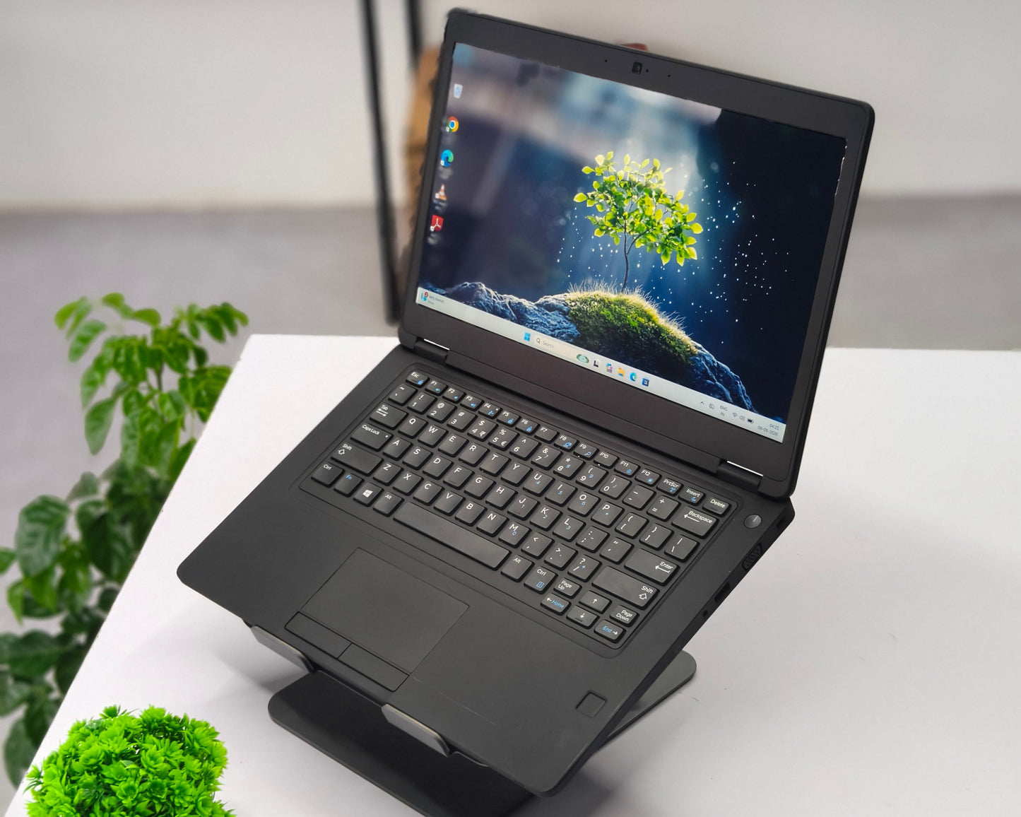 Dell Latitude 5490 i5 8th Gen (8 GB RAM,256 GB NVme,4 Gb Onboard UHD Graphics) - 1 Year Warranty (Refurbished)