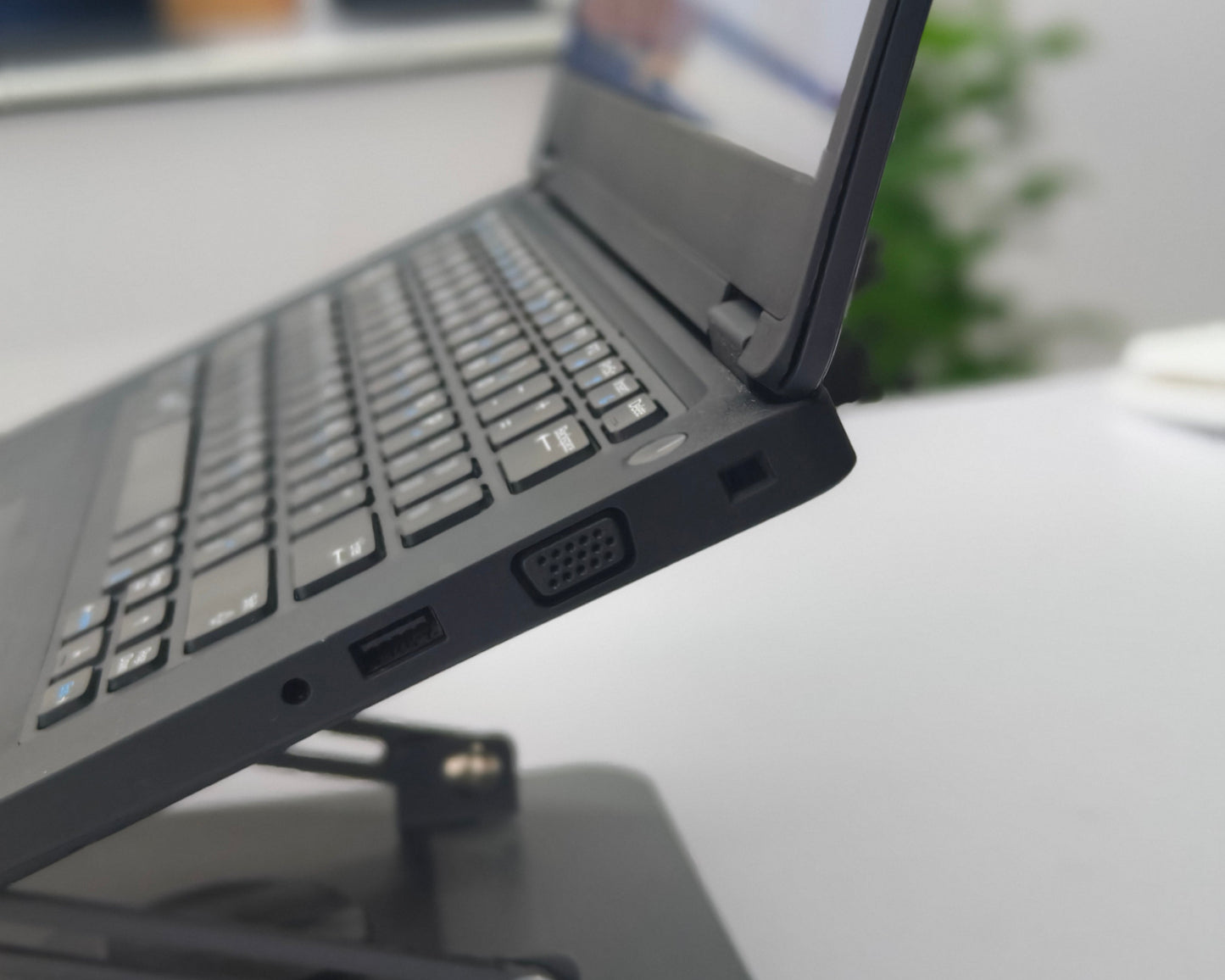 Dell Latitude 5490 i5 8th Gen (8 GB RAM,256 GB NVme,4 Gb Onboard UHD Graphics) - 1 Year Warranty (Refurbished)