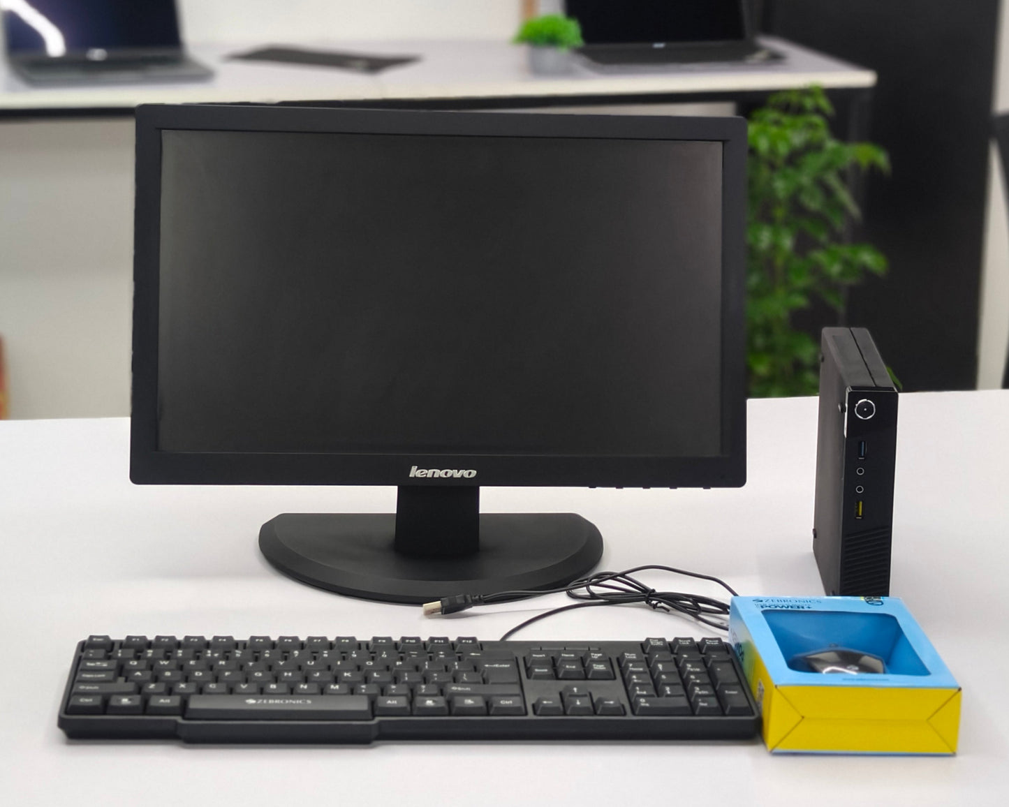 intel core i3 4th (8 GB Ram,256 GB SSD) 19 inch Monitor, Keyboard and Mouse- 1 Year Warranty