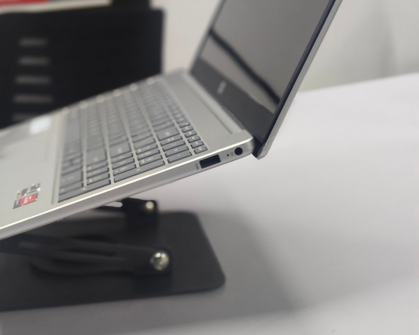 HP 15 AMD Ryzen 3 (8 GB RAM,512 GB NVme,4 GB Onboard  Graphics) - 1 Year Warranty (Demo)