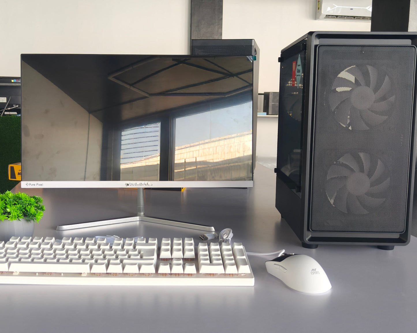 INTEL CORE i5 10TH GEN (8 GB Ram,256 GB SSD, 1TB HDD, 4GB Graphics card) 24 inch Frameless Monitor, Keyboard and Mouse- 1 Year Warranty (DEMO)