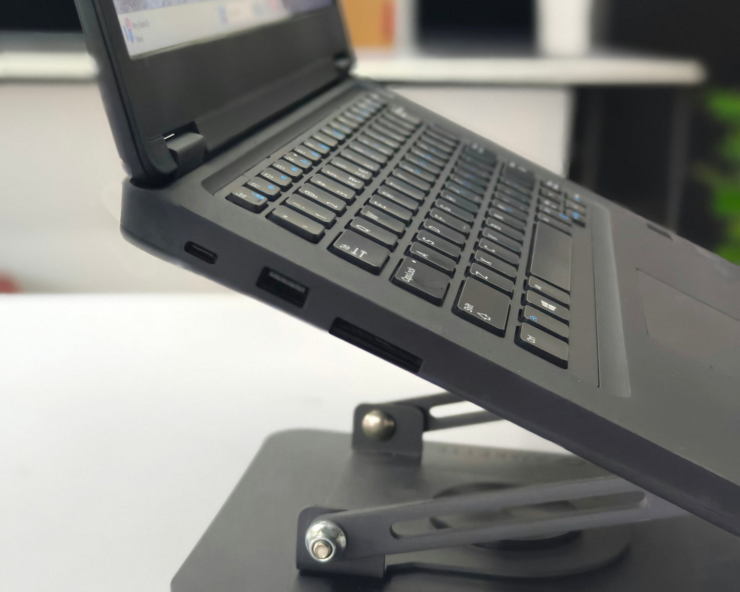 Dell Latitude 5490 i5 8th Gen (8 GB RAM,256 GB NVme,4 Gb Onboard UHD Graphics) - 1 Year Warranty (Refurbished)