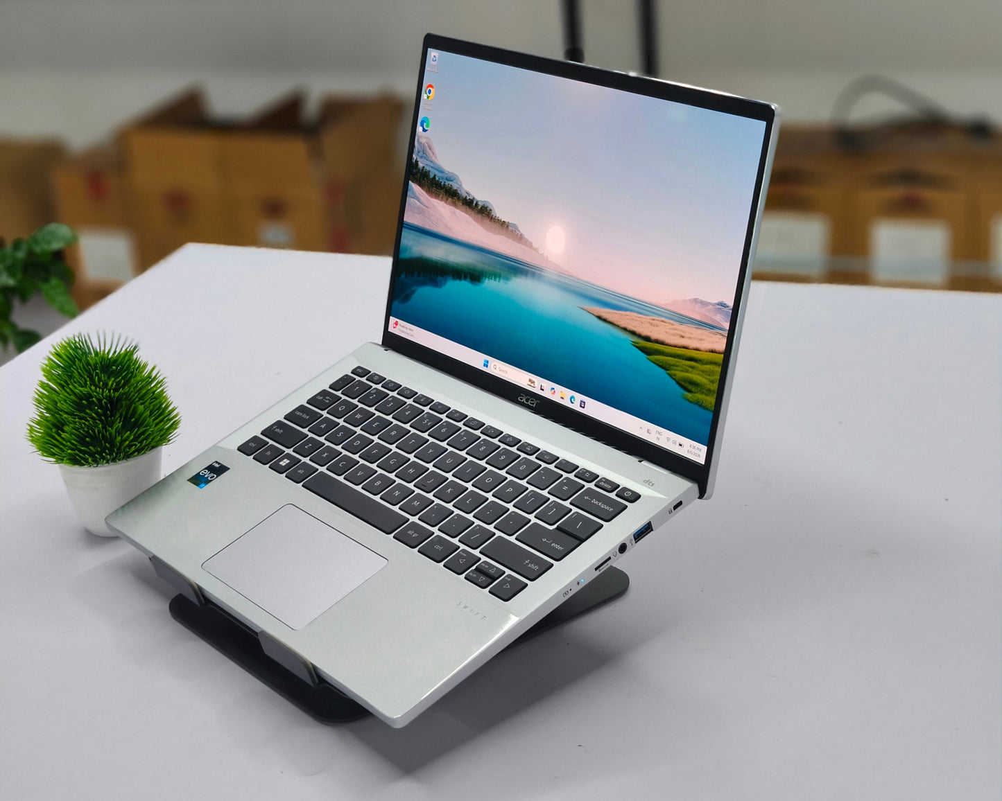 Acer Swift SFG14 i7 13th Gen (16 GB RAM, 1 TB SSD,4 GB UHD Graphics) - 1 year warranty (Refurbished)
