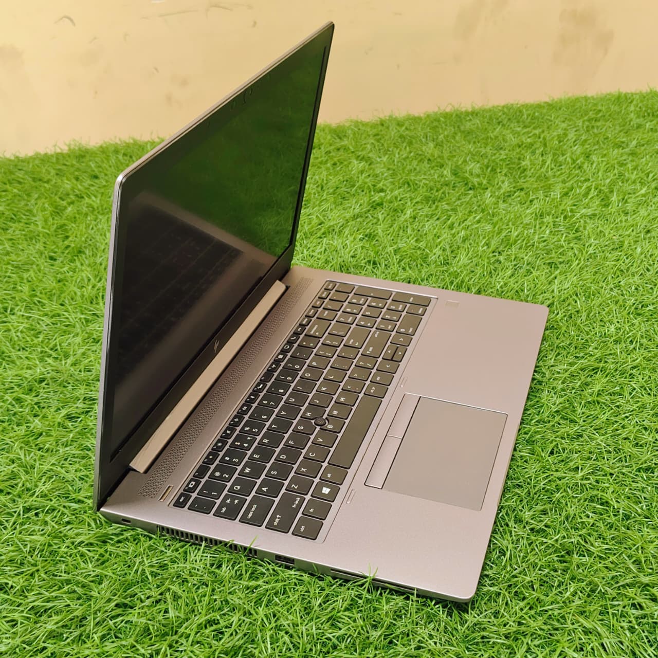 HP ZBook 15u G6 Workstation Laptop i7 8th Gen(16 GB Ram,512 GB Nvme SSD,4 GB Graphics card AMD Radeon)