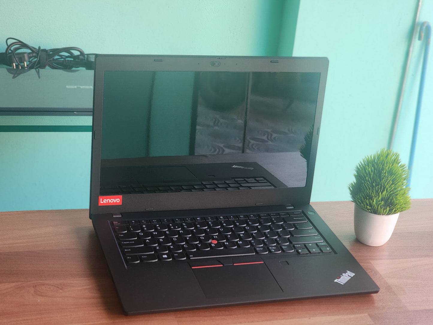 Lenovo ThinkPad L490 8th Gen Intel Core i5 8th Gen Thin & Light FHD Laptop - 16 GB RAM & 512 GB NVme (1 YEAR WARRANTY)