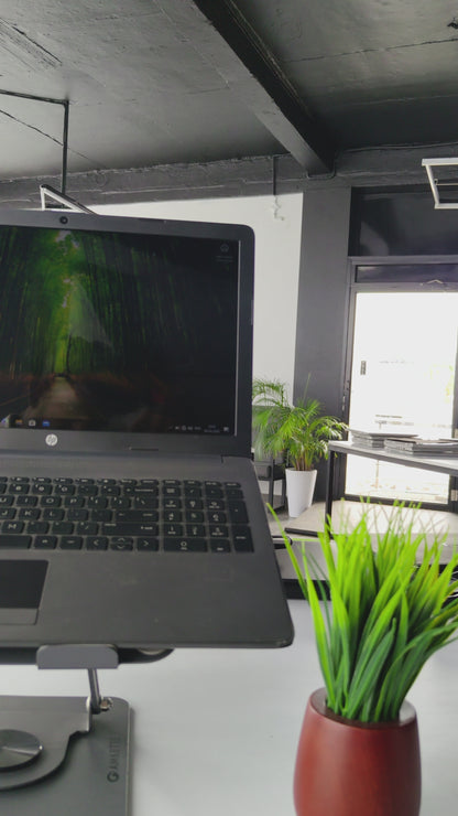 HP 250 G7 Notebook i5 8th Gen (8 GB RAM,256 GB,Onboard UHD Graphics) - 1 Year Warranty (Refurbished)